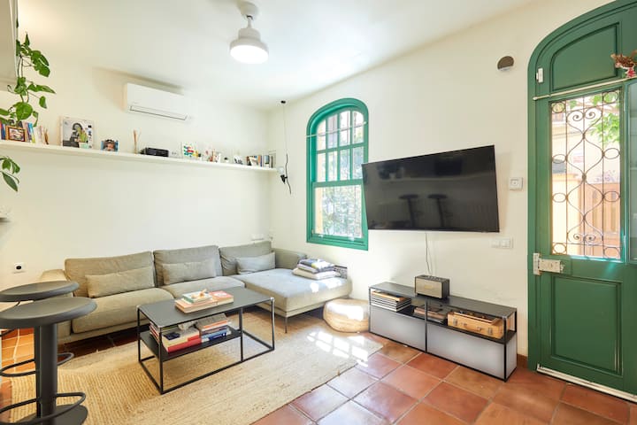 Casa Apareada Junto Camp Nou - Spanien