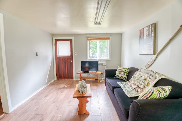 Lake Cottage Vibrant Lake Views - Kingston