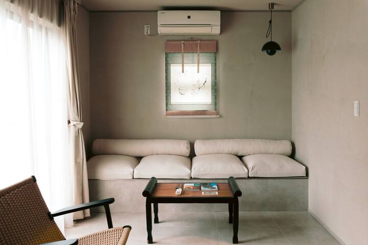 Riverside Japanese Home by Shinjuku gallery image 2