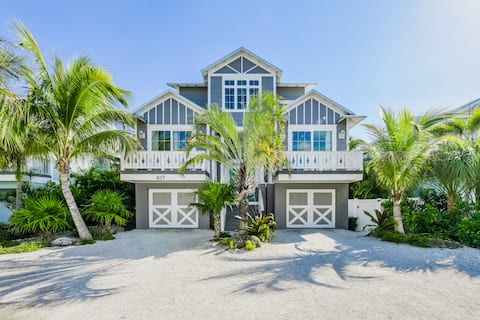 Pineapple Paradise~WATER SLIDE/Heated Pool & Spa!