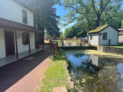 Main St Hideaway w/ Canal Access