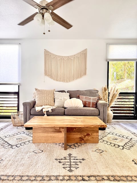 Top Airbnb: Perfect Walkable Honeymoon Spot• AC + Full Kitchen in Princeville
