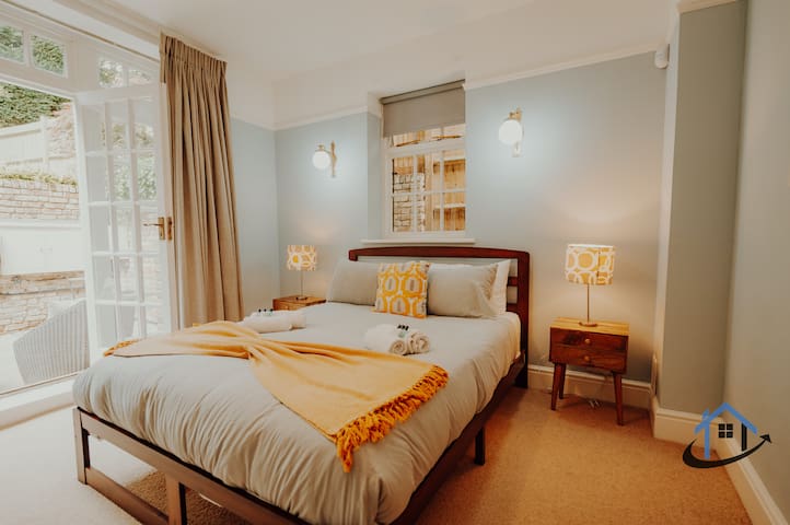 SIX MJ Property and Rentals managed Airbnb listing 3