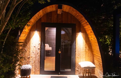 Luxury Cabin: Nordic Jacuzzi & Sauna in Waterloo