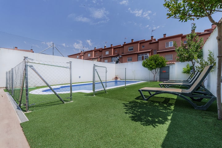 Piscina vallada: tranquilidad si viajáis con niños.