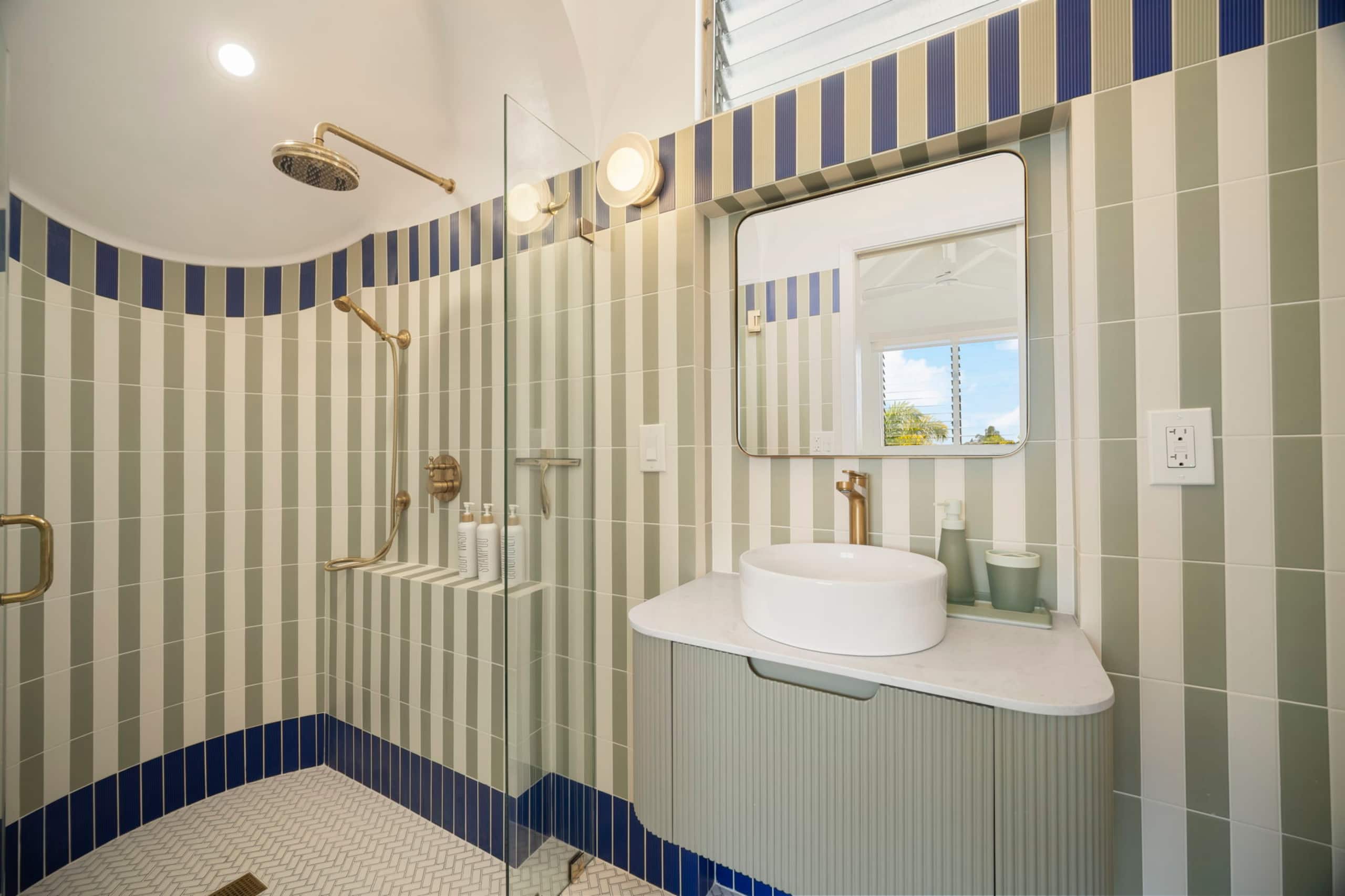 Stylish Princeville Retreat | Private Lanai + AC - Image 39