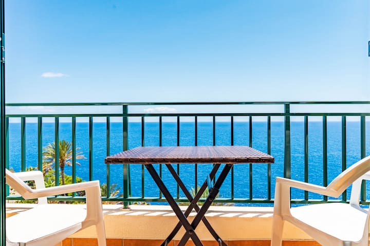 Entire home with 3 bedrooms in Funchal - Lovely seaside apartment in Funchal