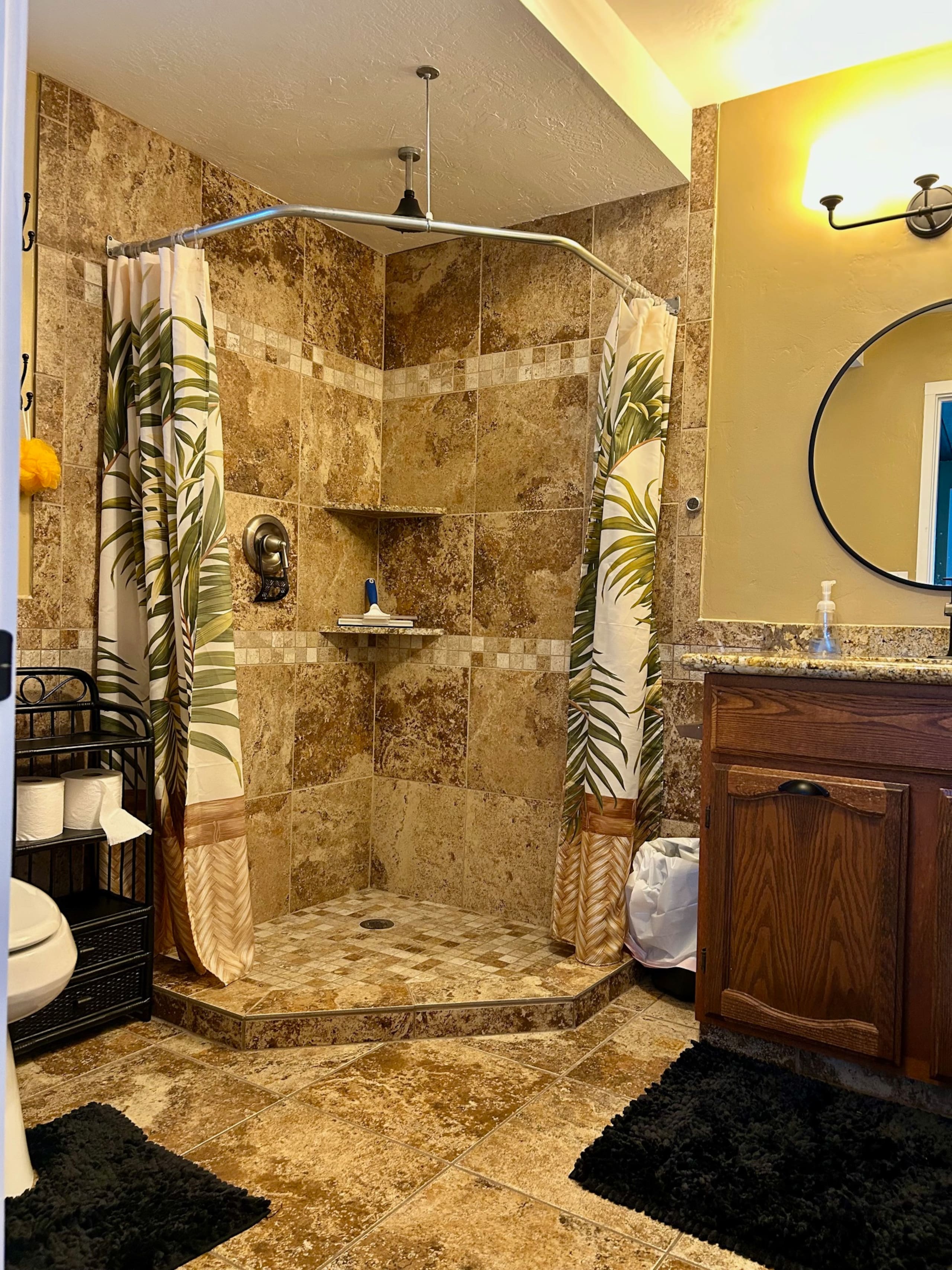 Home in Kailua-Kona · ★5.0 · 4 bedrooms · 4 beds · 4 private baths - Image 28