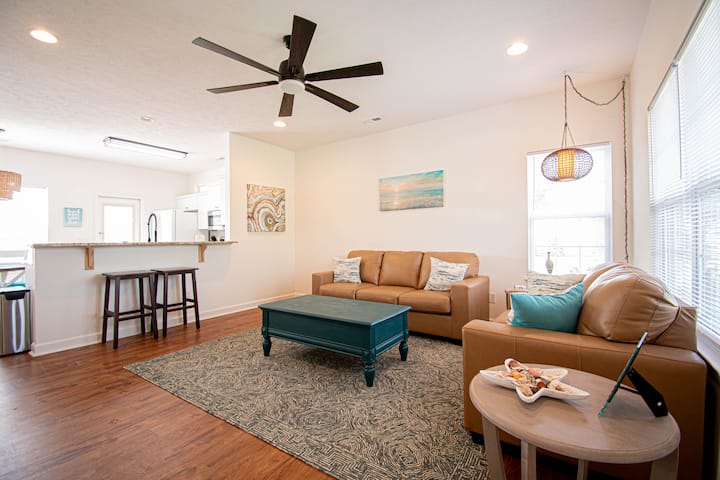 Pool Now Open! Centrally Located. Minutes To Beach - Oak Island, NC