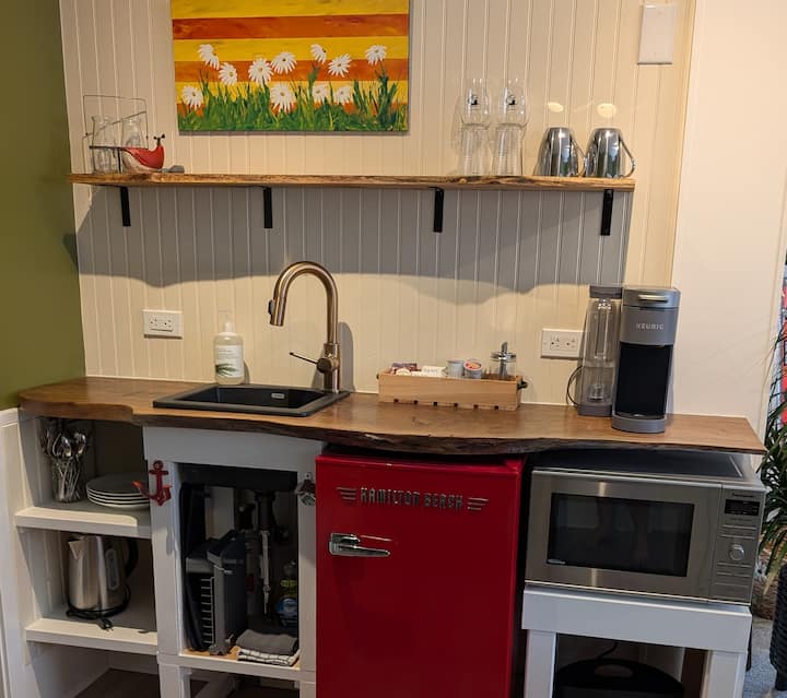 Peache Garden Suite - Cowichan Bay