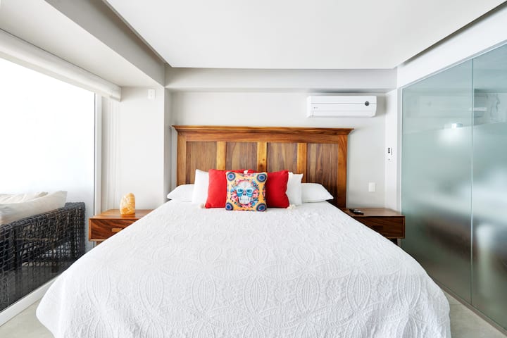 King bed with amazing ocean views