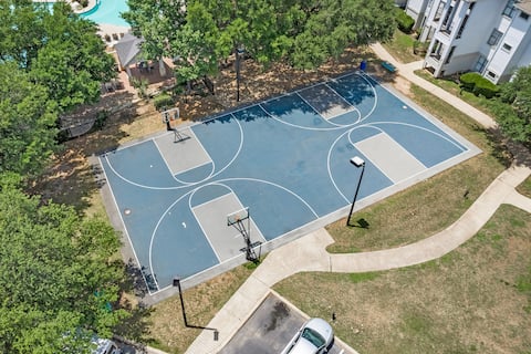 Top performing Airbnb: Stylish City Retreat | Pool, Gym & Basketball in Pleasant Valley