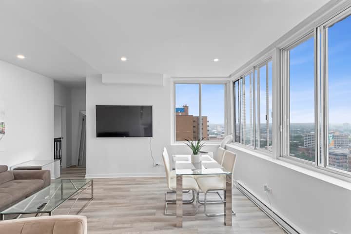 Top-Floor Penthouse • View • Elevator • Parking - Apartments for