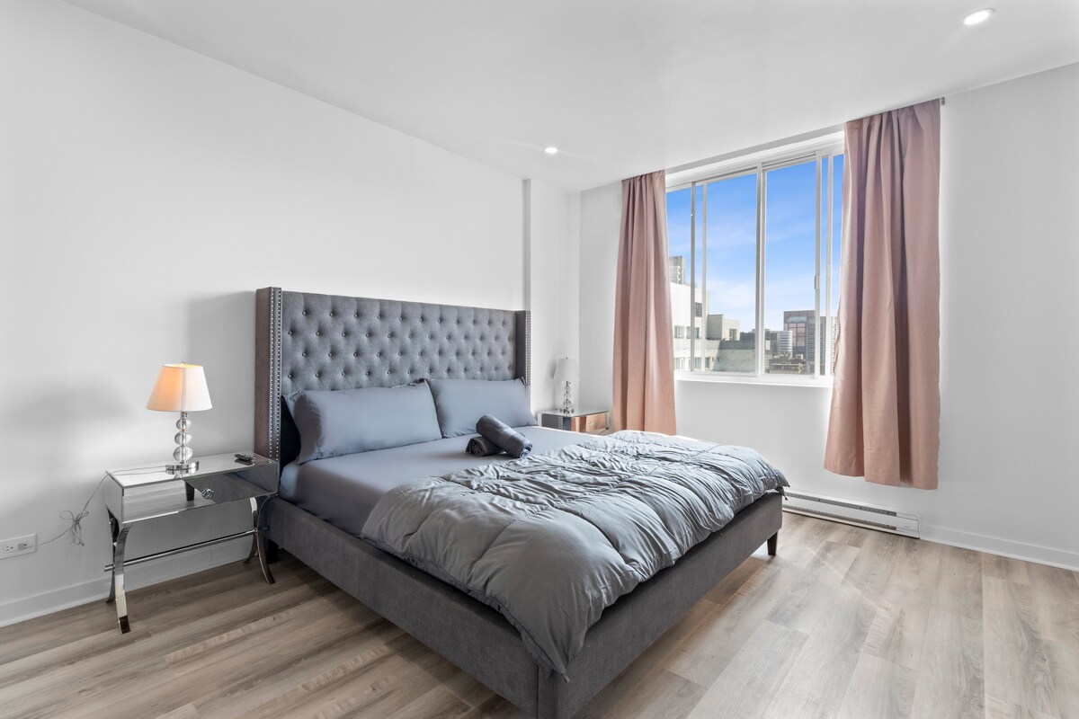 Top-Floor Penthouse • View • Elevator • Parking - Apartments for