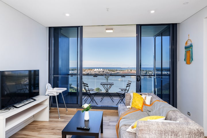 Relax With Waterfront Views: Heated Pool & Parking - Sea World, Main Beach