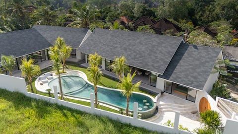 Luxury 6BR Rice Field Villa • 10 Min Canggu