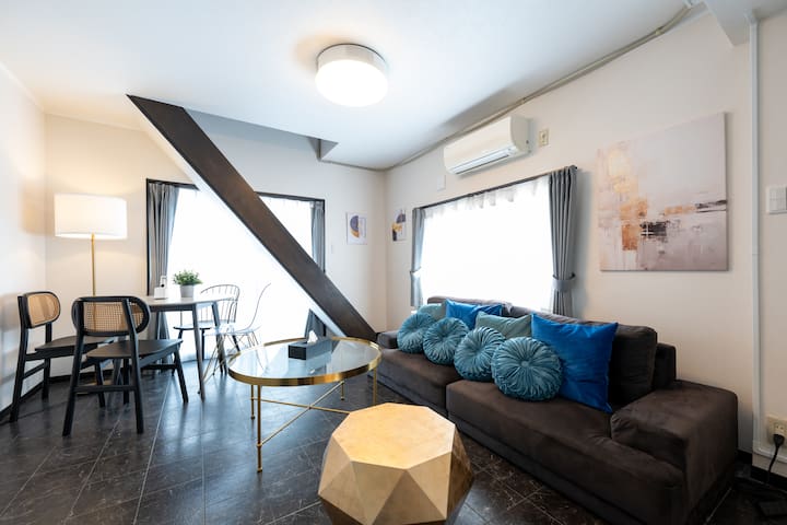 [SALE!]72sqm 10pax loft suite/Projector/WiFi