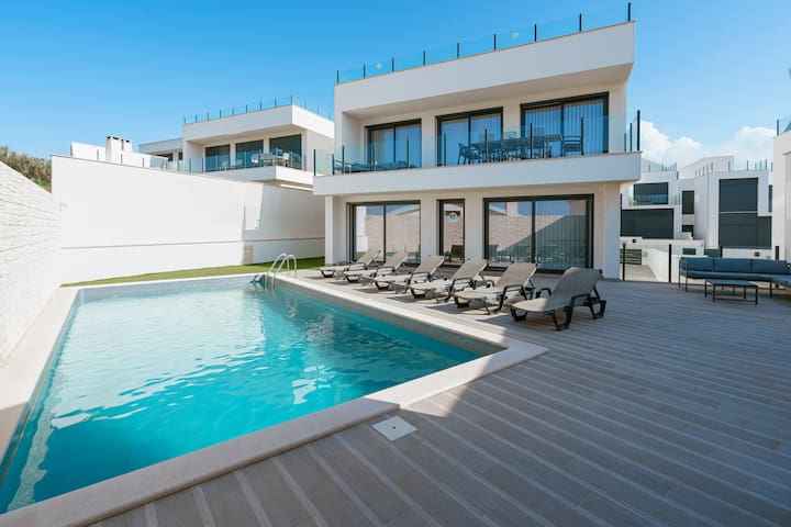 Eden Villa with jacuzzi and ocean view