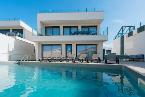 Eden Villa with jacuzzi and ocean view