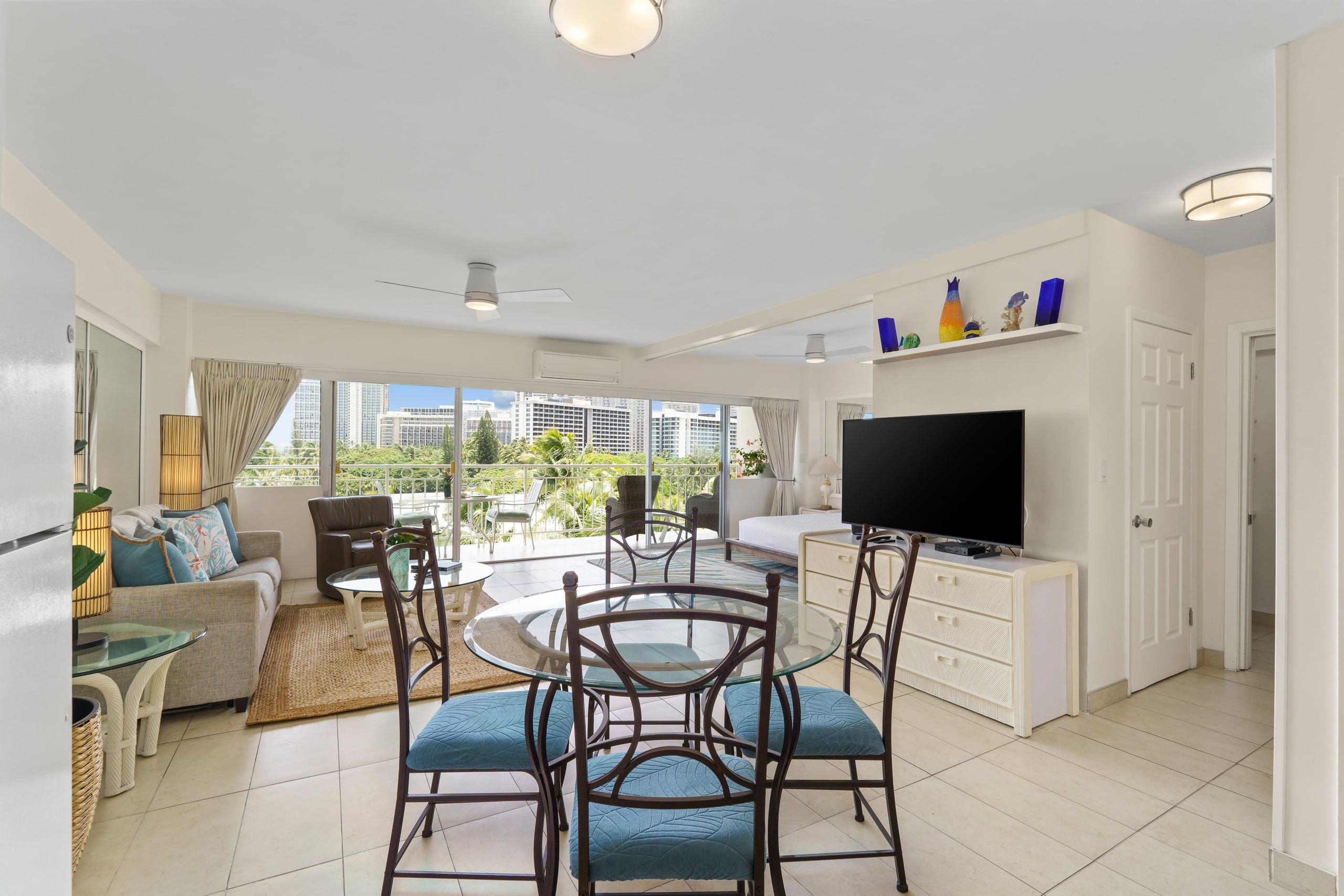 Condo in Honolulu · ★5.0 · 1 bedroom · 2 beds · 1 private bath - Image 15