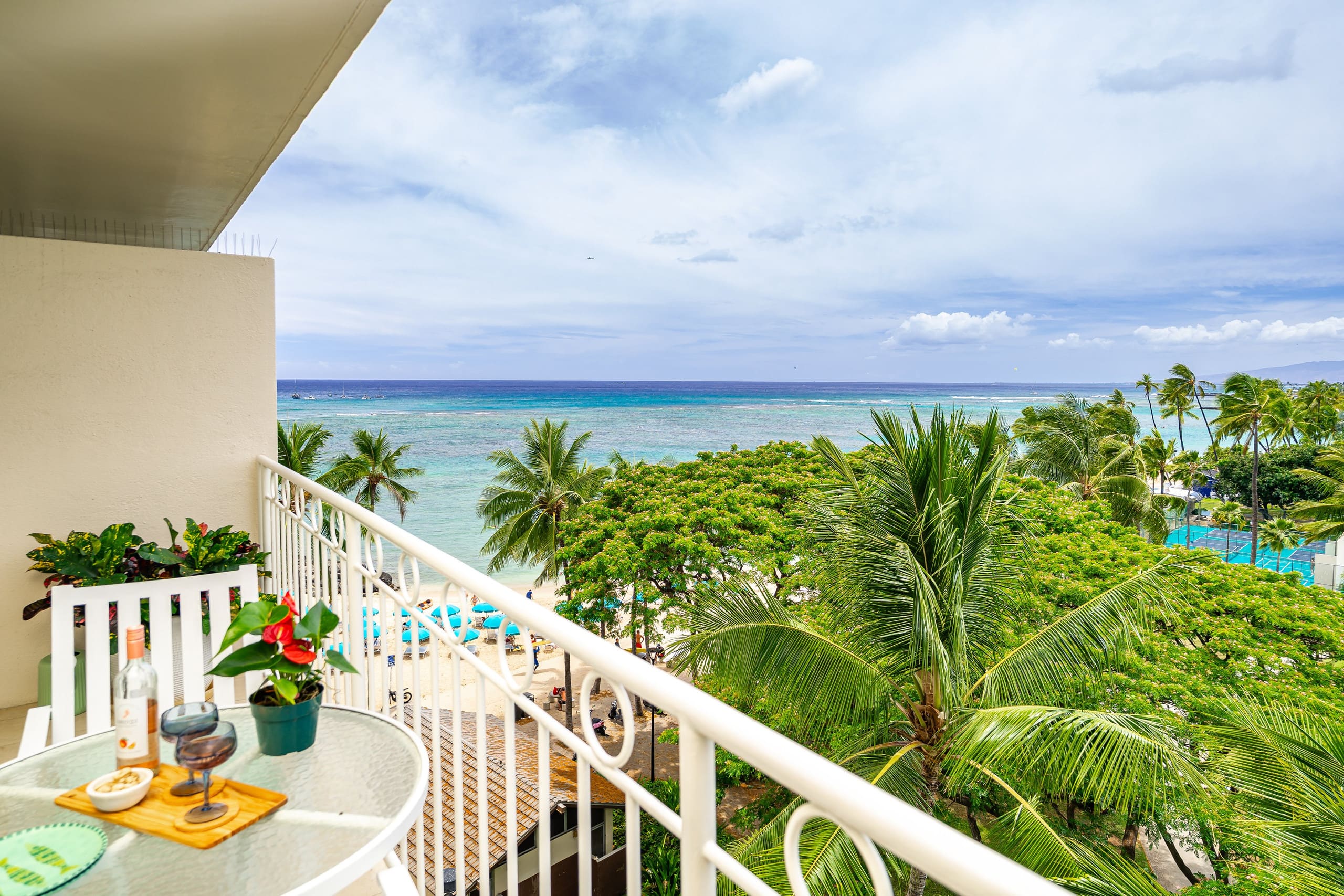 Condo in Honolulu · ★5.0 · 1 bedroom · 2 beds · 1 private bath - Image 24