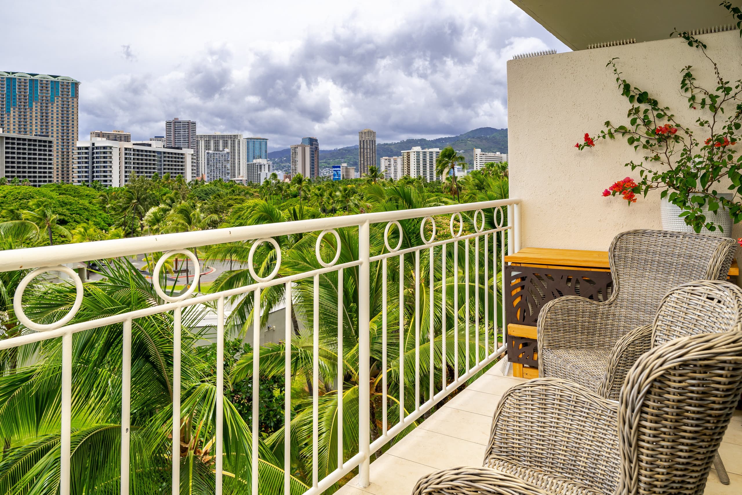 Condo in Honolulu · ★5.0 · 1 bedroom · 2 beds · 1 private bath - Image 28
