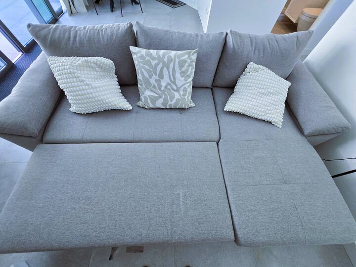 "Brand New 1br • Pool & Jacuzzi • On Site Parking" - Gibraltar