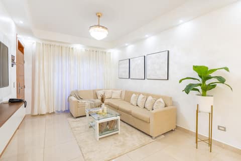 Modern Oasis • Rooftop BBQ • Gym • Near Monument