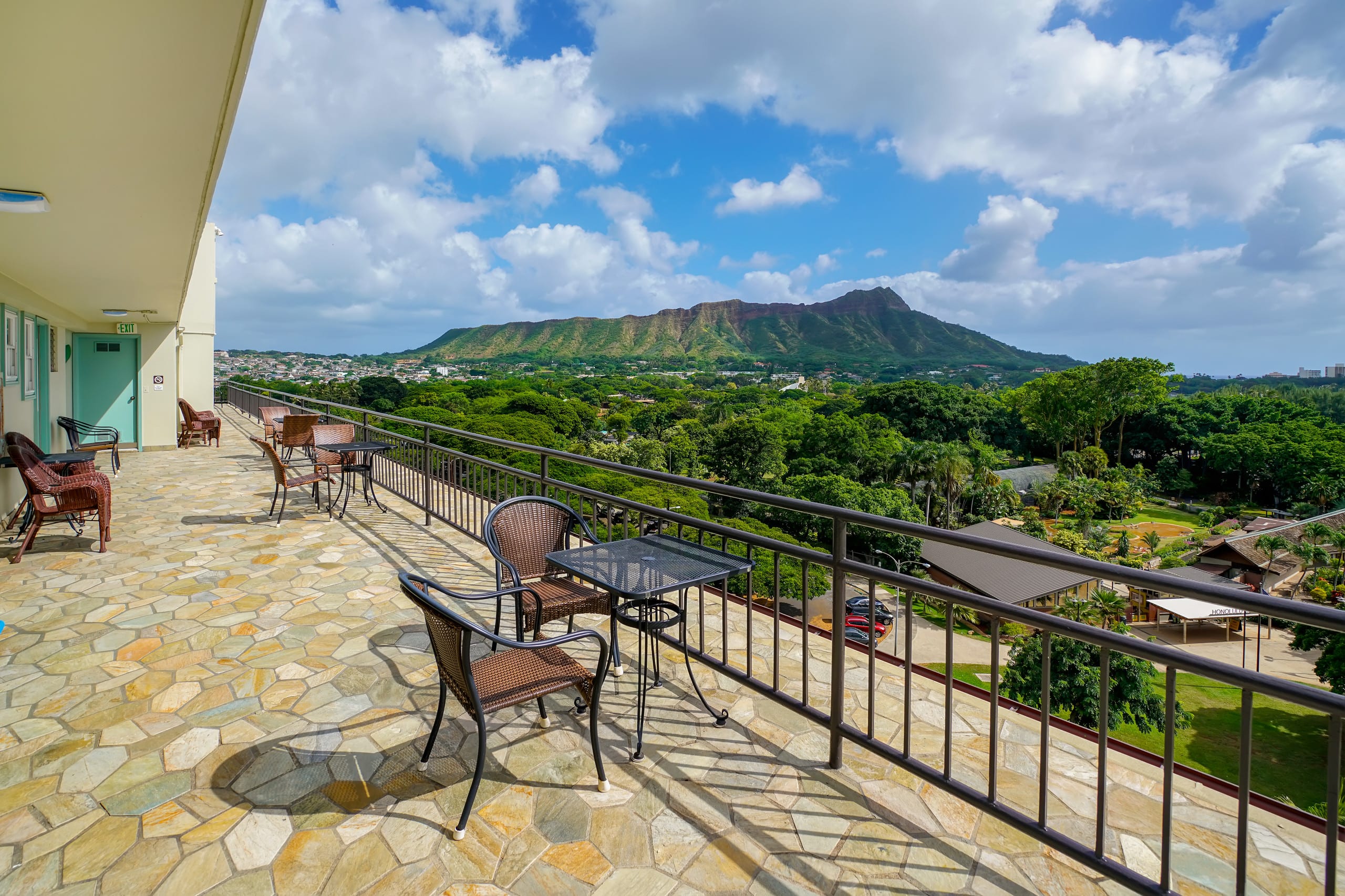 Hideout at the Waikiki Grand Hotel - Image 18