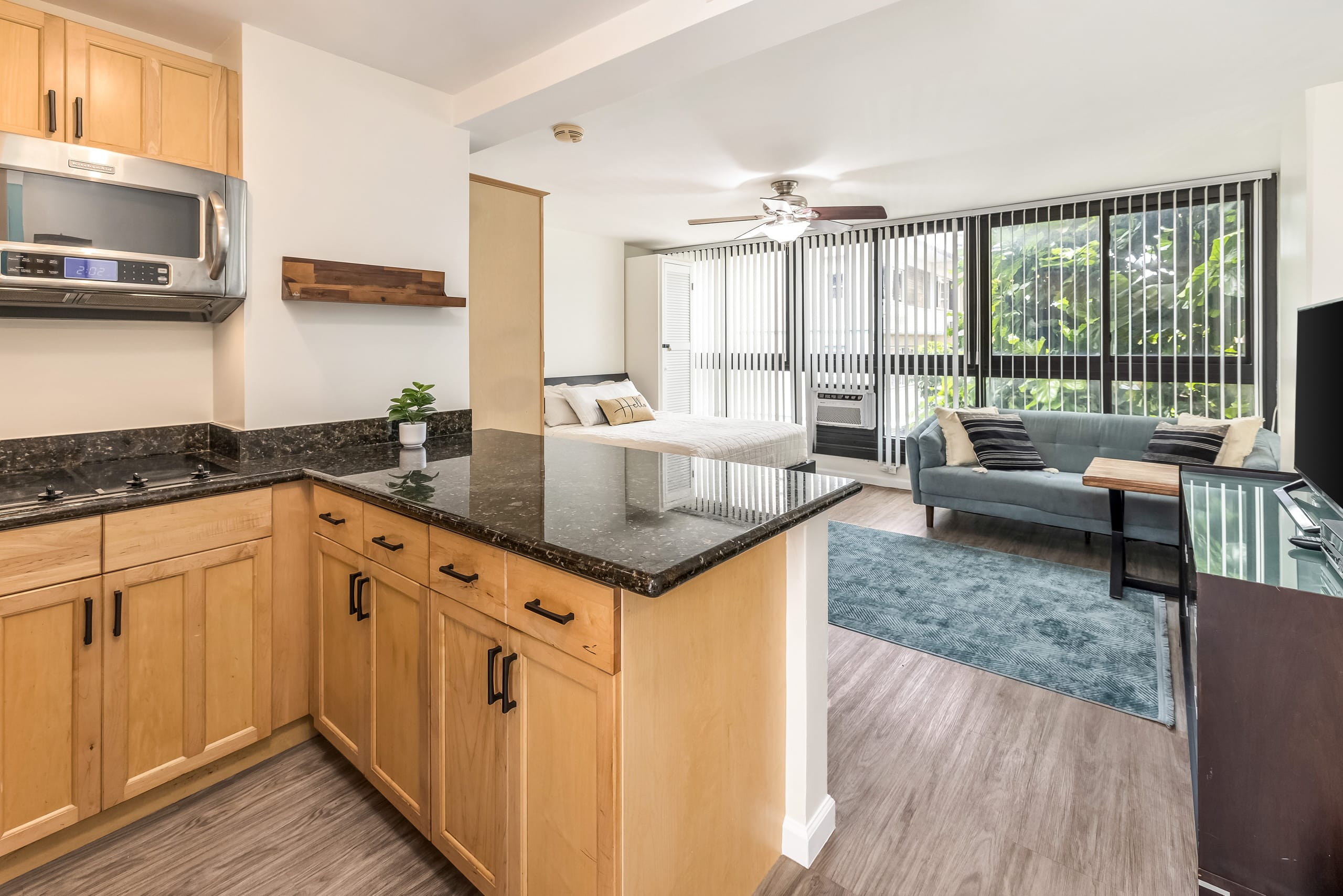 Hideout at the Waikiki Grand Hotel - Image 6