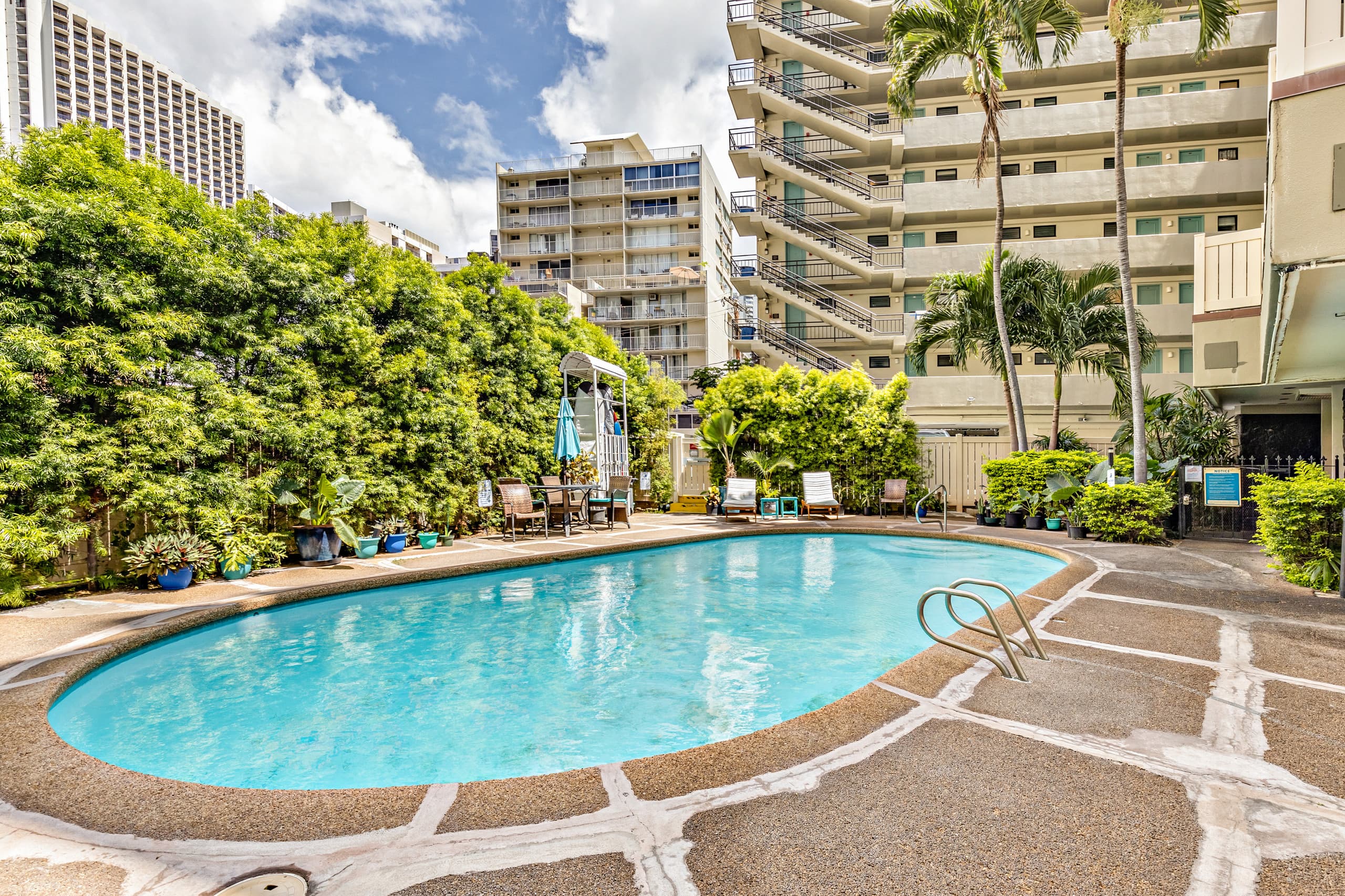Hideout at the Waikiki Grand Hotel - Image 21