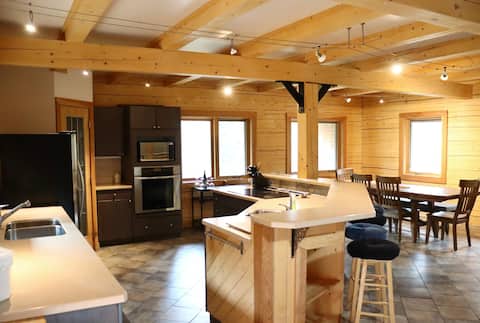 Hinton Log Cabin Escape w/ Firepit & Forest Views