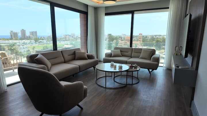 3 Bed Ultra-lux Top Floor Spacious Apt - Famagusta