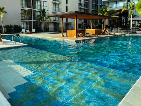 Modern loft steps from the beach, pool-gym-Wifi