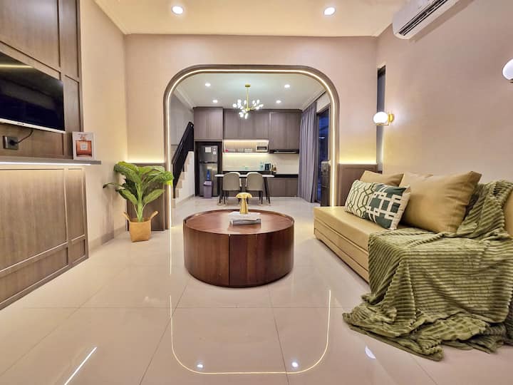 Lumen Sanliving • 3br Pik2 • Nice Expo • Free Park - Yakarta
