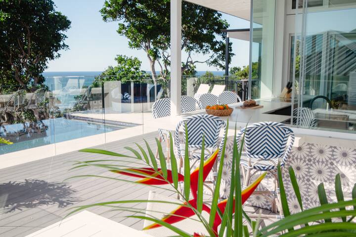 Pool House – Couples retreat gallery image 4