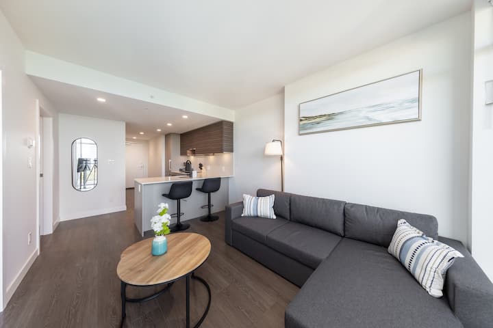 King George Skytrain 1 Bedroom Condo Gym Game Room - Surrey