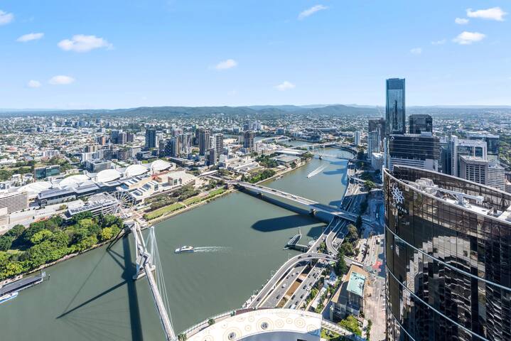 Queens Wharf ~ Luxe 3BR w/ Stunning View & Parking gallery image 5