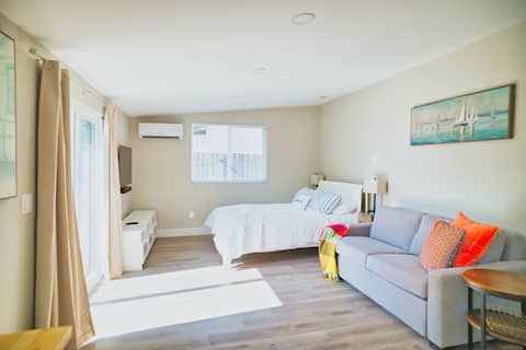 Popular Airbnb listing: Guest Fav | Central • Luxe • Garden | 2Q + Kitchen in Serra Mesa