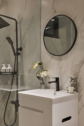 Serenity/電梯免爬樓梯/捷運善導寺站/華山市場/華山1914文化園區/喜來登飯店 gallery image 2