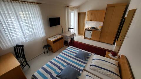 Room with kitchenette A/C