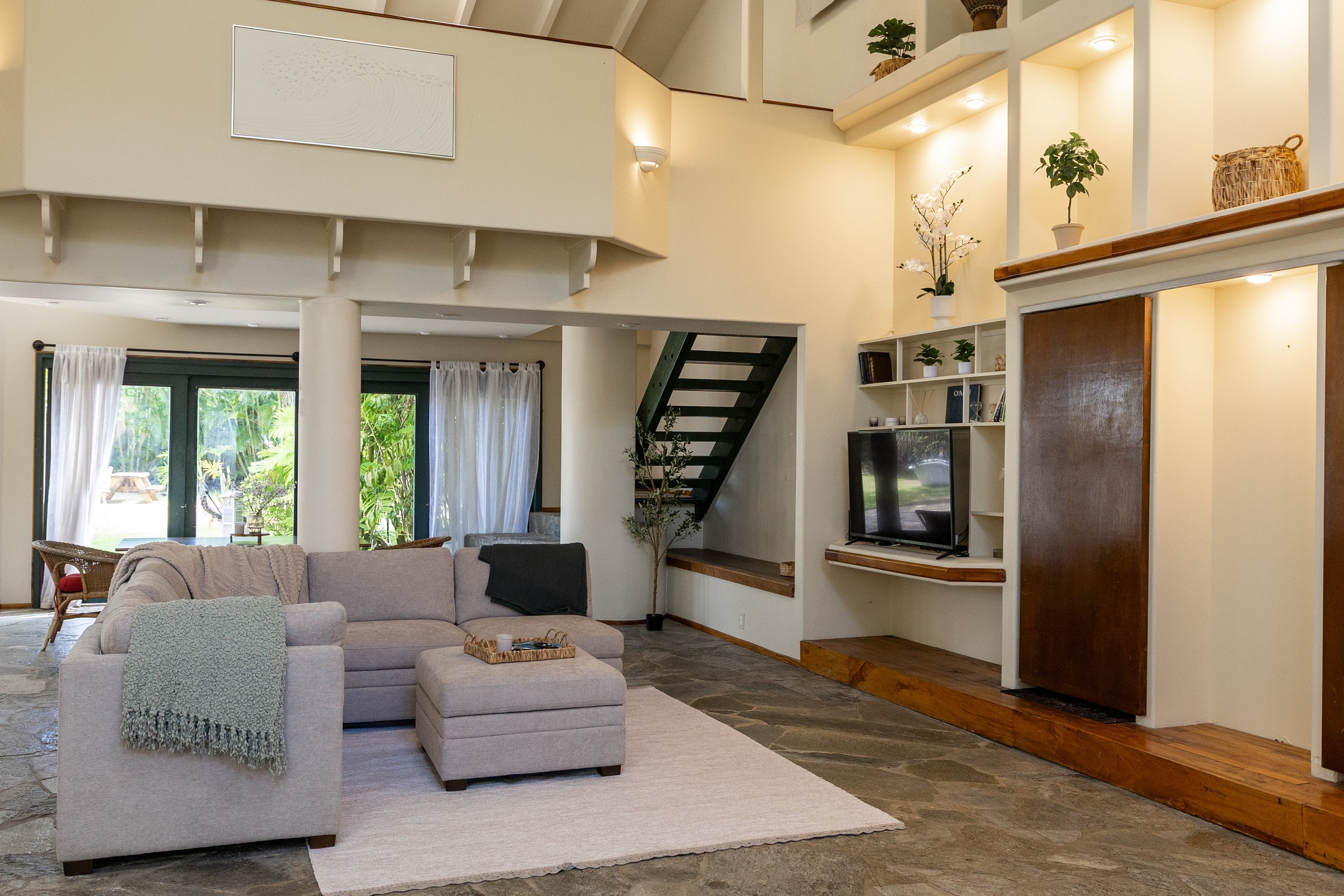 Home in Kailua · ★4.91 · 4 bedrooms · 5 beds · 3 private baths - Image 3