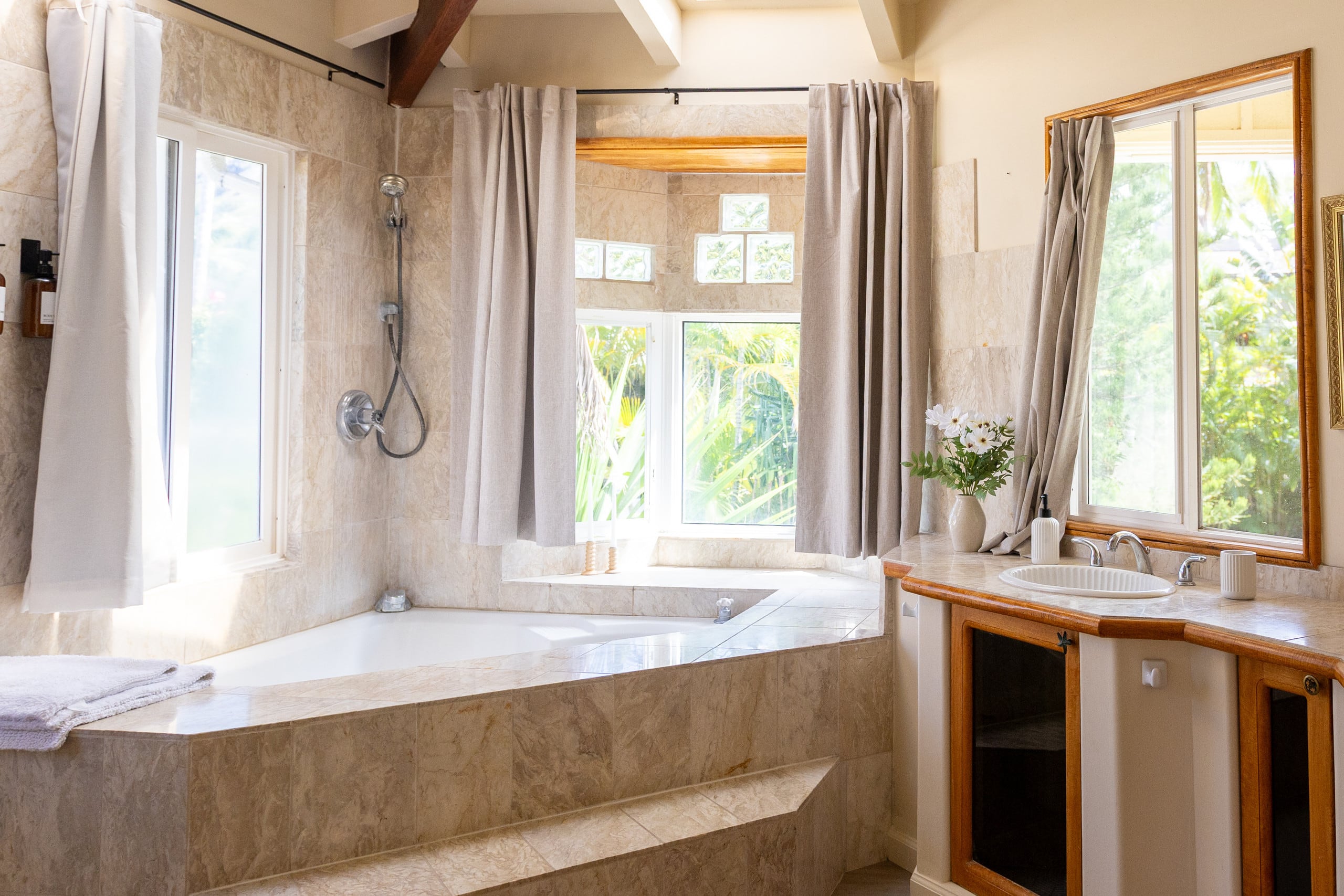 Home in Kailua · ★4.91 · 4 bedrooms · 5 beds · 3 private baths - Image 15