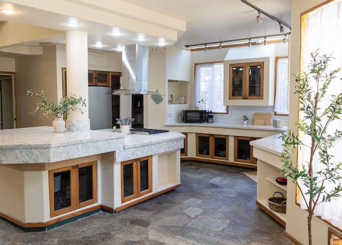 Lanikai Paradise across the street from the beach! gallery image 3