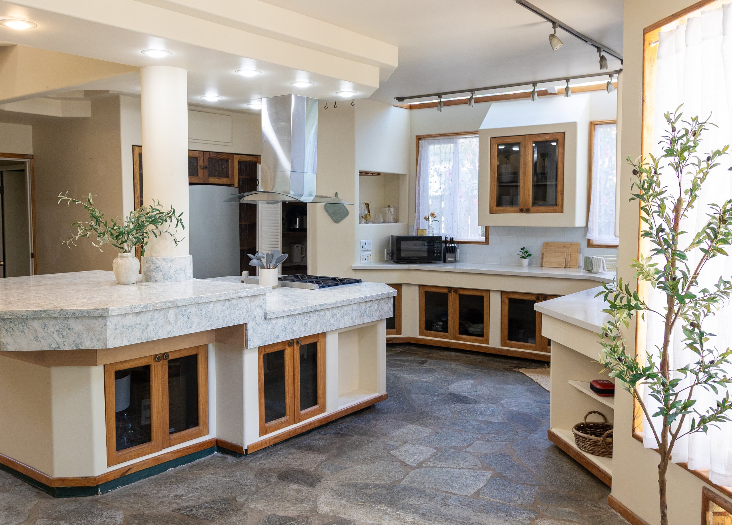 Home in Kailua · ★4.91 · 4 bedrooms · 5 beds · 3 private baths - Image 8