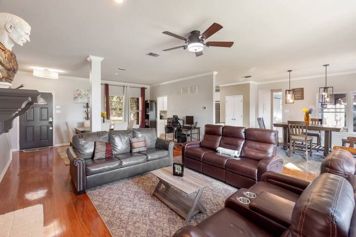 FREE LIMO, 2 ACRES Ranch 6 Rooms 4bath Sleeps 26 gallery image 5