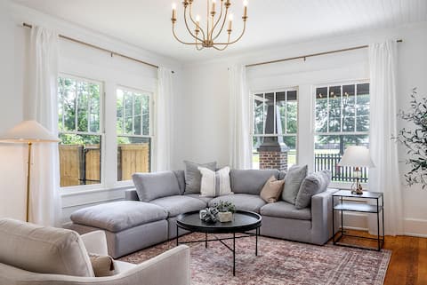 Group ready downtown Aiken retreat - sleeps 10!