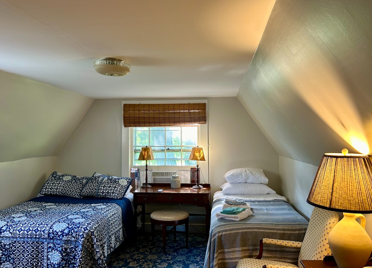 Upstairs guest bedroom, 1 double bed, 1 single bed, desk space, 2 dressers, private bathroom.