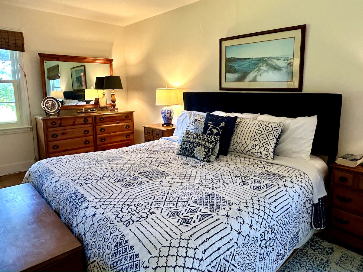 Master with king bed, 2 dressers, closet, bedside tables, and full bath.