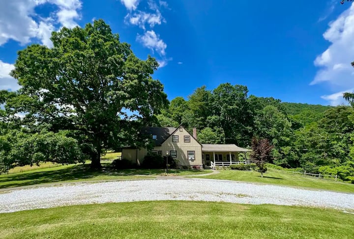 Hiking Trail, Fishing Pond, Close To Town, Stellar Views - Hendersonville, NC